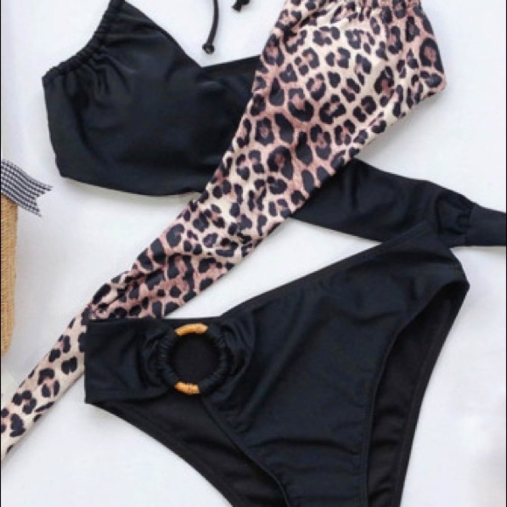 Leopard wrap top bikini (Rock Bottom Pricing) - Picture 2 of 3